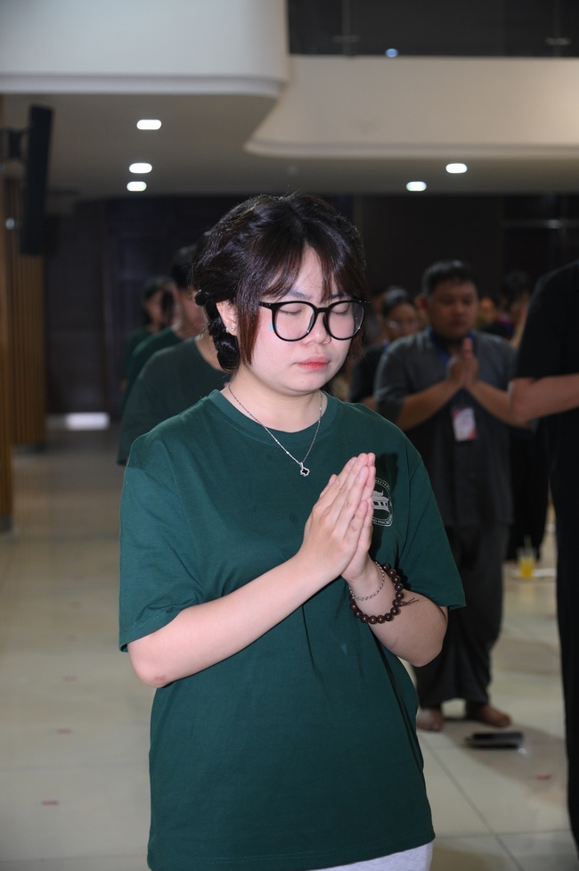 BUỔI TOẠ ĐÀM “THƯƠNG NHỮNG ĐÓA HOA ĐỜI” TRƯỚC THỀM KHÓA TU “SINH VIÊN HƯỚNG VỀ PHẬT PHÁP”.