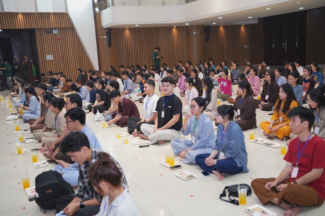BUỔI TOẠ ĐÀM “THƯƠNG NHỮNG ĐÓA HOA ĐỜI” TRƯỚC THỀM KHÓA TU “SINH VIÊN HƯỚNG VỀ PHẬT PHÁP”.