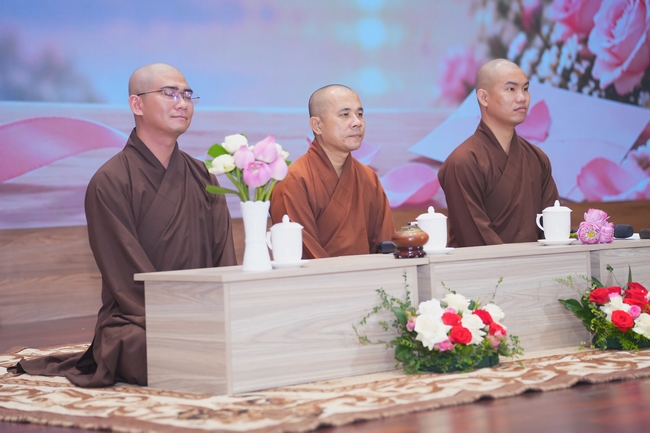 BUỔI TOẠ ĐÀM “THƯƠNG NHỮNG ĐÓA HOA ĐỜI” TRƯỚC THỀM KHÓA TU “SINH VIÊN HƯỚNG VỀ PHẬT PHÁP”.