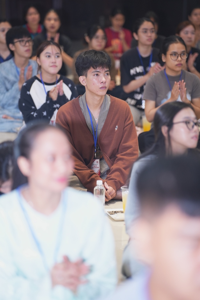 BUỔI TOẠ ĐÀM “THƯƠNG NHỮNG ĐÓA HOA ĐỜI” TRƯỚC THỀM KHÓA TU “SINH VIÊN HƯỚNG VỀ PHẬT PHÁP”.