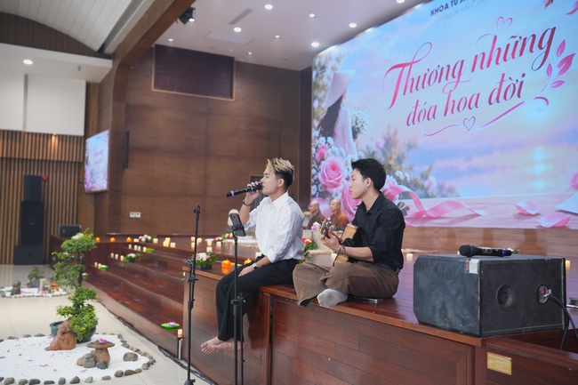 BUỔI TOẠ ĐÀM “THƯƠNG NHỮNG ĐÓA HOA ĐỜI” TRƯỚC THỀM KHÓA TU “SINH VIÊN HƯỚNG VỀ PHẬT PHÁP”.