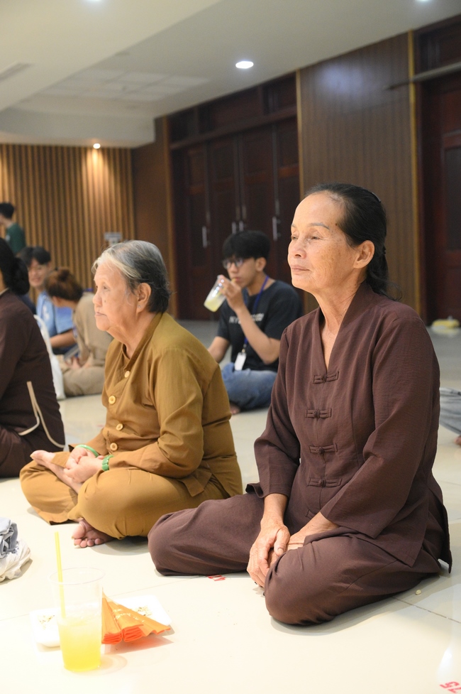 BUỔI TOẠ ĐÀM “THƯƠNG NHỮNG ĐÓA HOA ĐỜI” TRƯỚC THỀM KHÓA TU “SINH VIÊN HƯỚNG VỀ PHẬT PHÁP”.