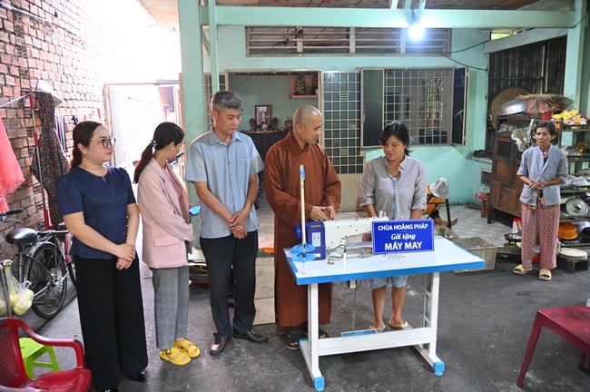 Chương trình từ thiện “Phương tiện nghĩa tình”.