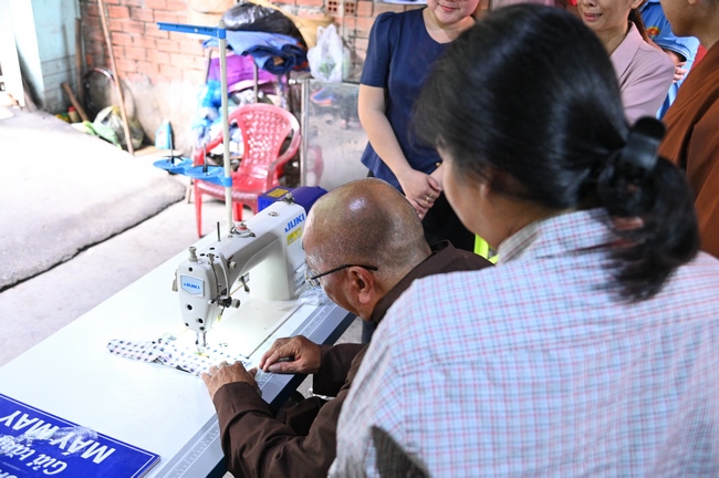 Chương trình từ thiện “Phương tiện nghĩa tình”.