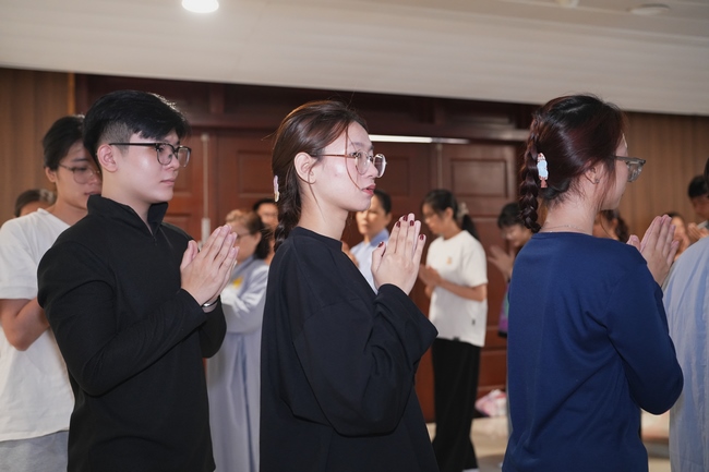 KHÓA TU NIỆM PHẬT MỘT NGÀY | CHÙA HOẰNG PHÁP.