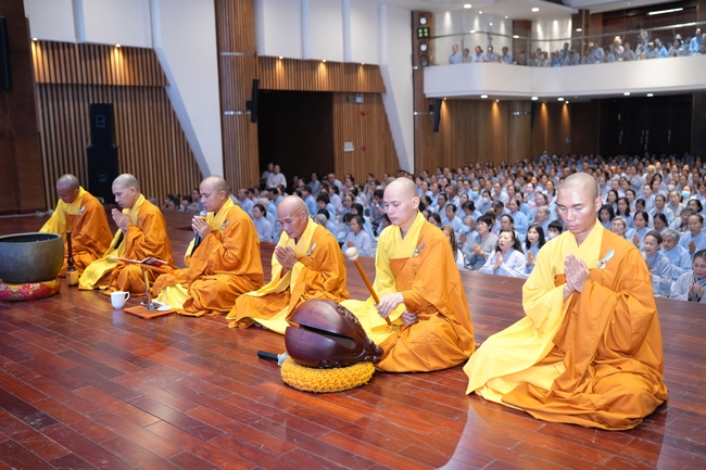 KHÓA TU NIỆM PHẬT MỘT NGÀY | CHÙA HOẰNG PHÁP.