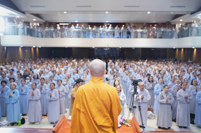KHÓA TU NIỆM PHẬT MỘT NGÀY | CHÙA HOẰNG PHÁP.