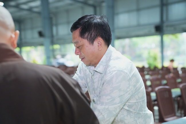 Gia đình Phật tử Liên Huệ, Liên Hương, Liên Thúy, Liên Vy phát tâm cúng dường 700 chai sữa chua và 700 hộp đậu hũ non Singapore đến Học viện Phật giáo Việt Nam tại TP. Hồ Chí Minh (cơ sở 2, xã Bình Lợi) và chùa Thanh Tâm.