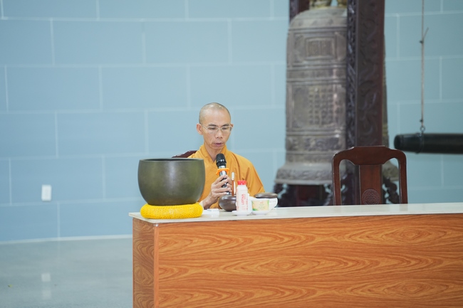 Gia đình Phật tử Liên Huệ, Liên Hương, Liên Thúy, Liên Vy phát tâm cúng dường 700 chai sữa chua và 700 hộp đậu hũ non Singapore đến Học viện Phật giáo Việt Nam tại TP. Hồ Chí Minh (cơ sở 2, xã Bình Lợi) và chùa Thanh Tâm.