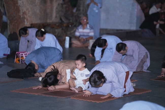 LỄ VÍA ĐỨC BỒ-TÁT QUÁN THẾ ÂM XUẤT GIA | CHÙA HOẰNG PHÁP.
