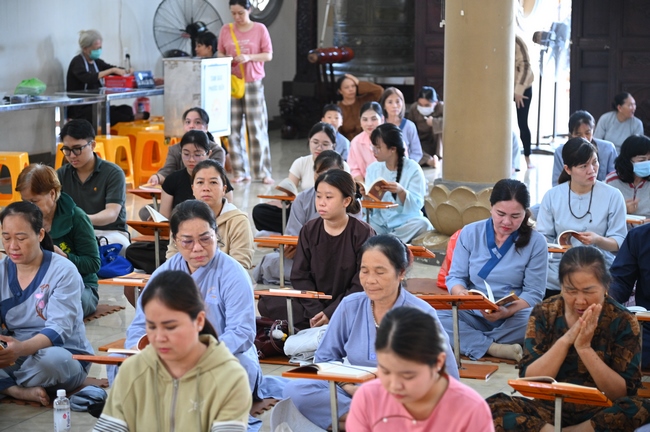 PHÓNG SINH TẠI BẾN PHÀ BÌNH MỸ.