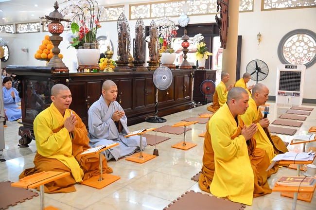 PHÓNG SINH TẠI BẾN PHÀ BÌNH MỸ.