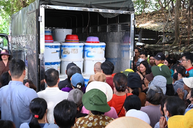 PHÓNG SINH TẠI BẾN PHÀ BÌNH MỸ.