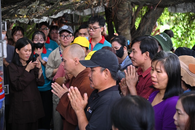 PHÓNG SINH TẠI BẾN PHÀ BÌNH MỸ.