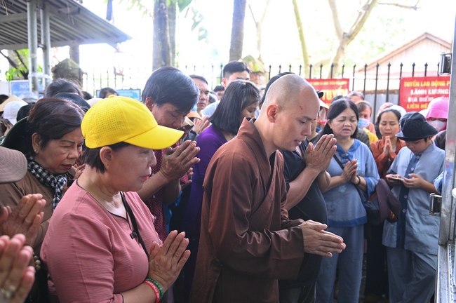 PHÓNG SINH TẠI BẾN PHÀ BÌNH MỸ.