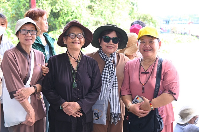 PHÓNG SINH TẠI BẾN PHÀ BÌNH MỸ.