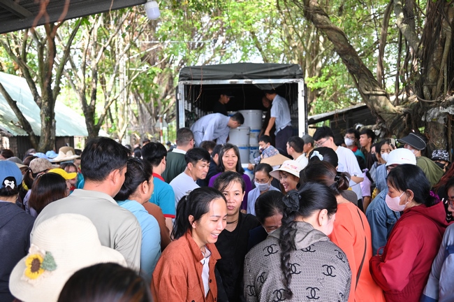 PHÓNG SINH TẠI BẾN PHÀ BÌNH MỸ.