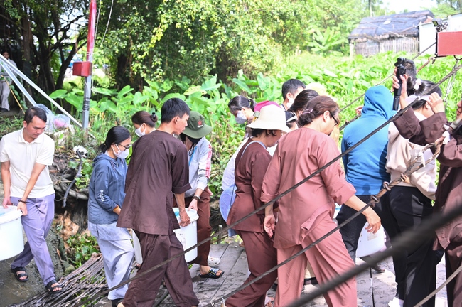 PHÓNG SINH TẠI BẾN PHÀ BÌNH MỸ.