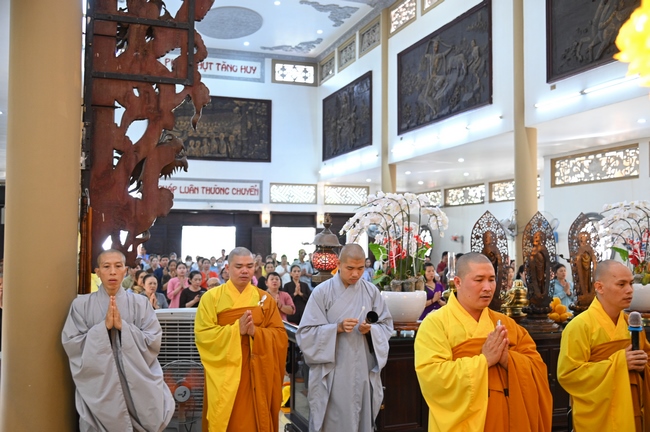 PHÓNG SINH TẠI BẾN PHÀ BÌNH MỸ.