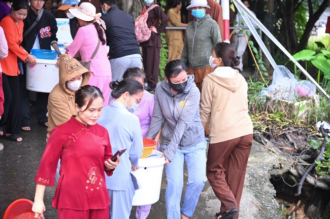 PHÓNG SINH TẠI BẾN PHÀ BÌNH MỸ.