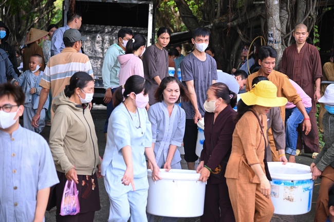 PHÓNG SINH TẠI BẾN PHÀ BÌNH MỸ.
