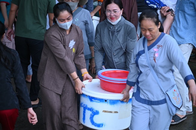 PHÓNG SINH TẠI BẾN PHÀ BÌNH MỸ.