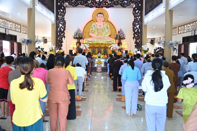 PHÓNG SINH TẠI BẾN PHÀ BÌNH MỸ.