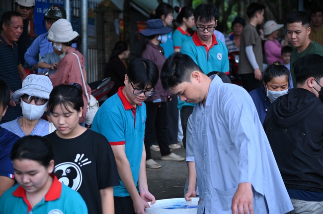 PHÓNG SINH TẠI BẾN PHÀ BÌNH MỸ.