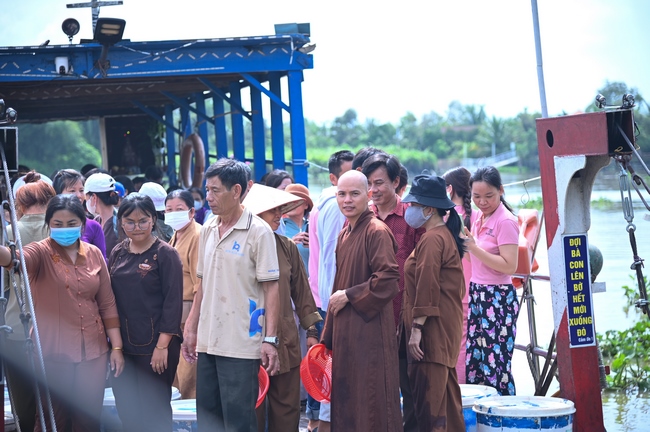 PHÓNG SINH TẠI BẾN PHÀ BÌNH MỸ.
