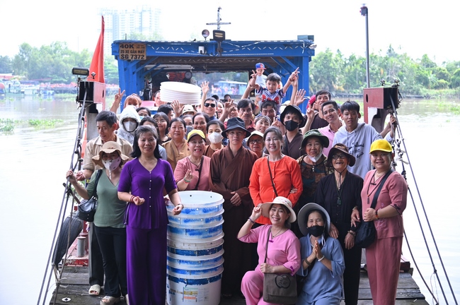 PHÓNG SINH TẠI BẾN PHÀ BÌNH MỸ.