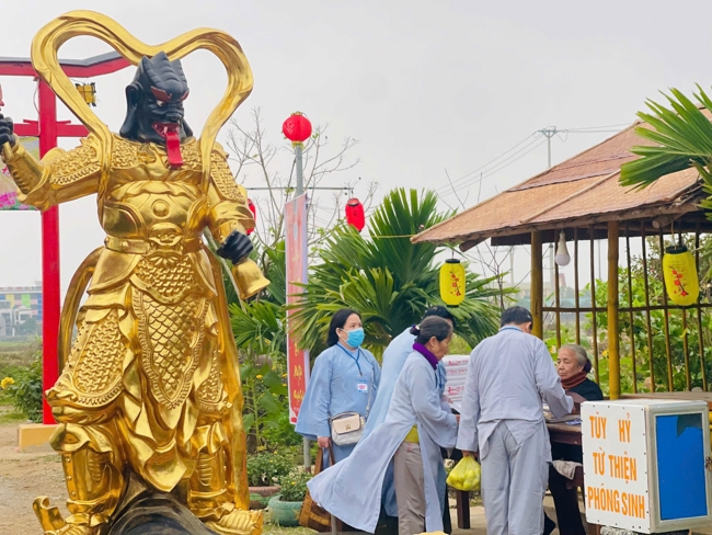 Chùa Đống Cao (Thanh Hóa) - Khoá tu cuối năm: Lễ tất niên và phát quà tết Bính Ngọ.