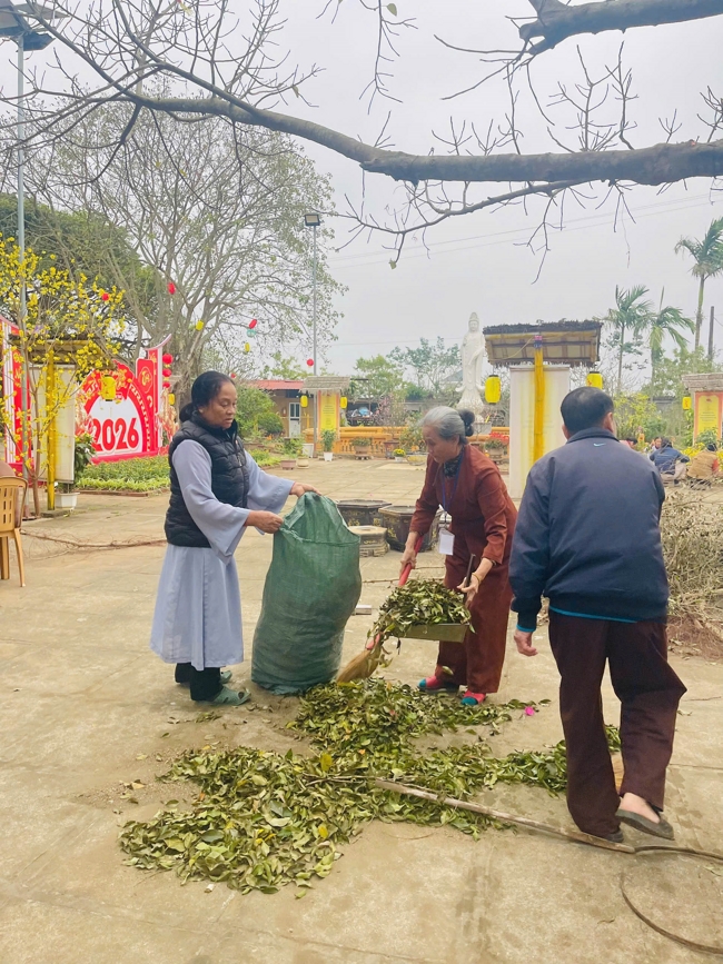 Chùa Đống Cao (Thanh Hóa) - Khoá tu cuối năm: Lễ tất niên và phát quà tết Bính Ngọ.