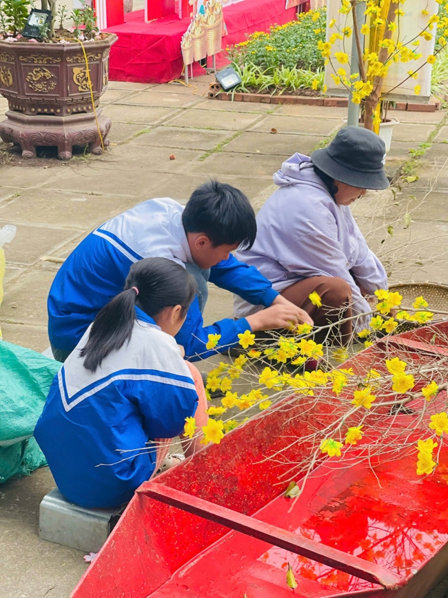 Chùa Đống Cao (Thanh Hóa) - Khoá tu cuối năm: Lễ tất niên và phát quà tết Bính Ngọ.