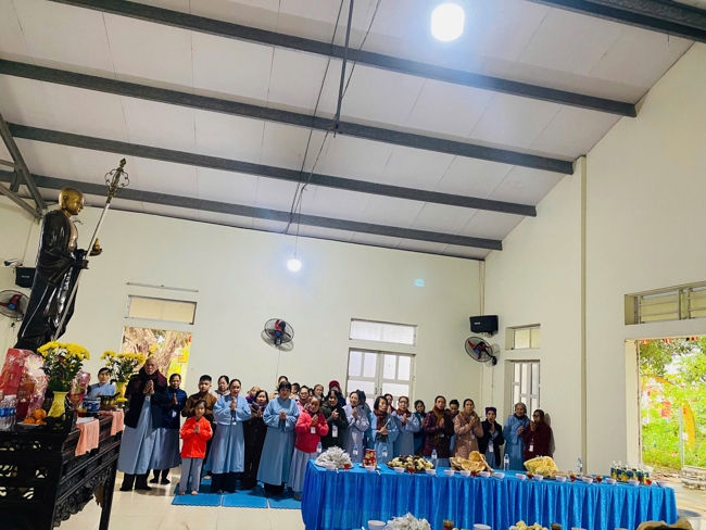 Chùa Đống Cao (Thanh Hóa) - Khoá tu cuối năm: Lễ tất niên và phát quà tết Bính Ngọ.