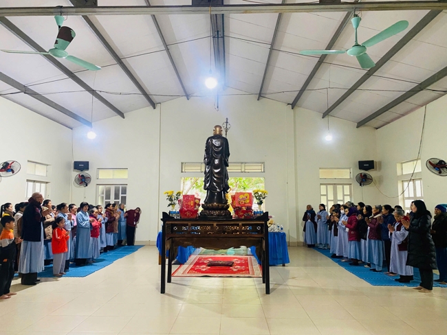 Chùa Đống Cao (Thanh Hóa) - Khoá tu cuối năm: Lễ tất niên và phát quà tết Bính Ngọ.