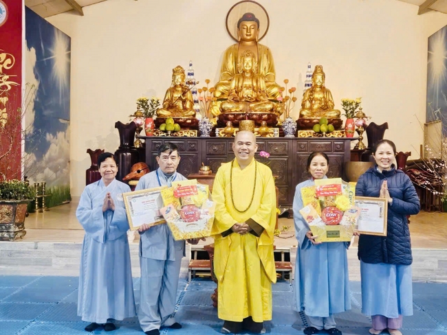 Chùa Đống Cao (Thanh Hóa) - Khoá tu cuối năm: Lễ tất niên và phát quà tết Bính Ngọ.