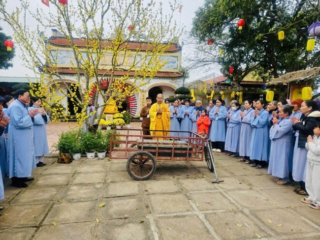 Chùa Đống Cao (Thanh Hóa) - Khoá tu cuối năm: Lễ tất niên và phát quà tết Bính Ngọ.