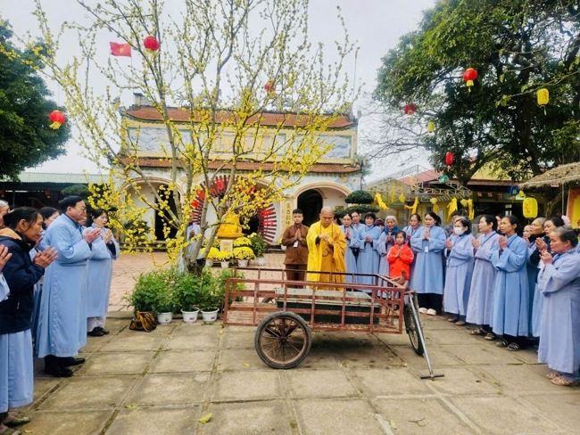 Chùa Đống Cao (Thanh Hóa) - Khoá tu cuối năm: Lễ tất niên và phát quà tết Bính Ngọ.