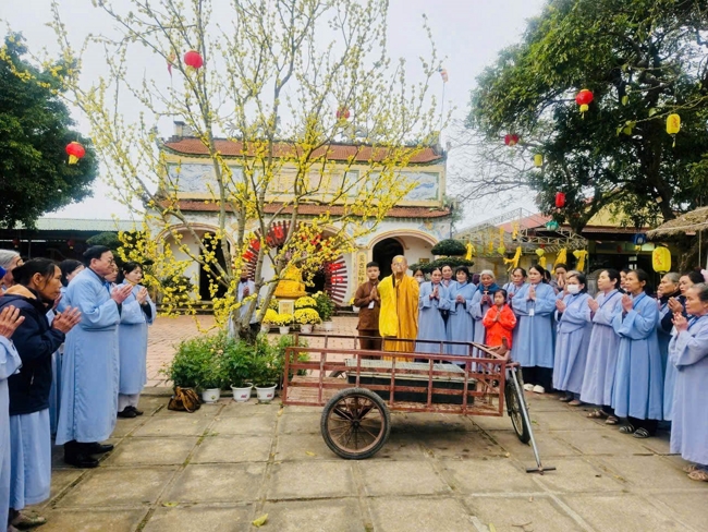 Chùa Đống Cao (Thanh Hóa) - Khoá tu cuối năm: Lễ tất niên và phát quà tết Bính Ngọ.