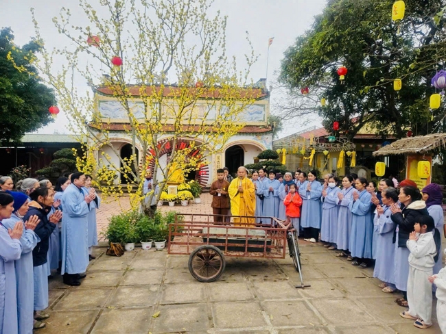 Chùa Đống Cao (Thanh Hóa) - Khoá tu cuối năm: Lễ tất niên và phát quà tết Bính Ngọ.