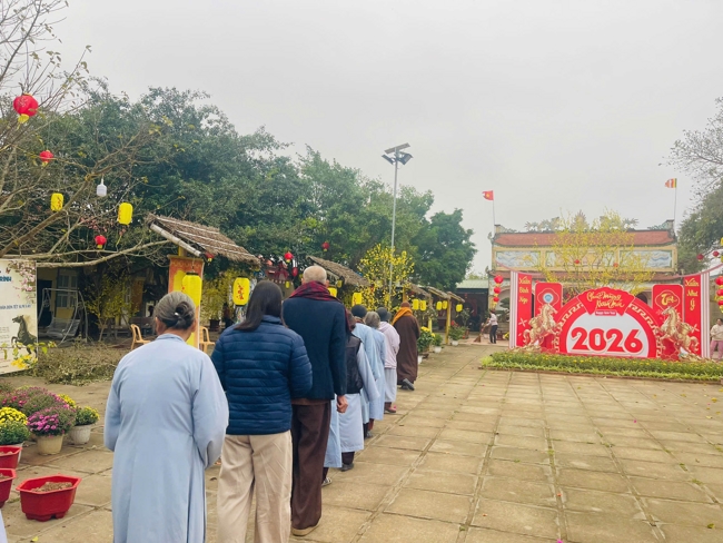 Chùa Đống Cao (Thanh Hóa) - Khoá tu cuối năm: Lễ tất niên và phát quà tết Bính Ngọ.