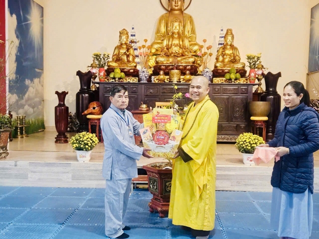 Chùa Đống Cao (Thanh Hóa) - Khoá tu cuối năm: Lễ tất niên và phát quà tết Bính Ngọ.