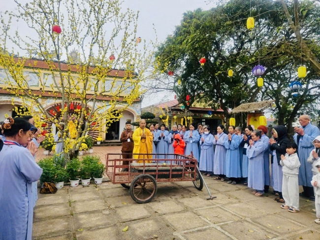 Chùa Đống Cao (Thanh Hóa) - Khoá tu cuối năm: Lễ tất niên và phát quà tết Bính Ngọ.