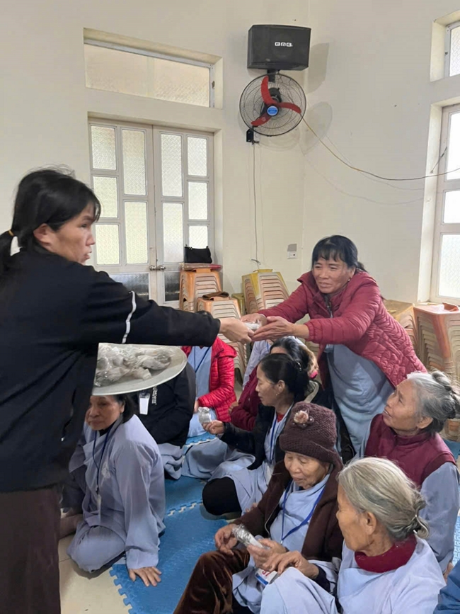 Chùa Đống Cao (Thanh Hóa) - Khoá tu cuối năm: Lễ tất niên và phát quà tết Bính Ngọ.