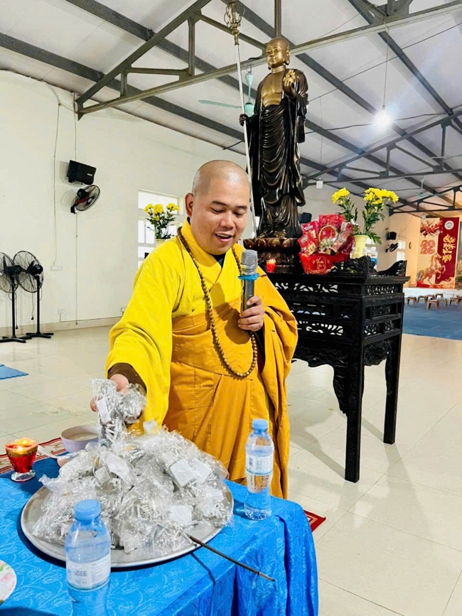 Chùa Đống Cao (Thanh Hóa) - Khoá tu cuối năm: Lễ tất niên và phát quà tết Bính Ngọ.