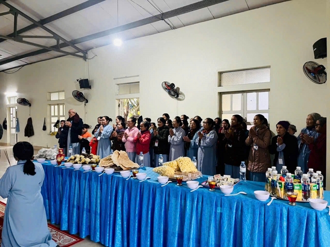 Chùa Đống Cao (Thanh Hóa) - Khoá tu cuối năm: Lễ tất niên và phát quà tết Bính Ngọ.