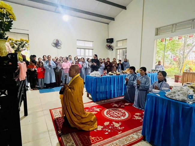 Chùa Đống Cao (Thanh Hóa) - Khoá tu cuối năm: Lễ tất niên và phát quà tết Bính Ngọ.