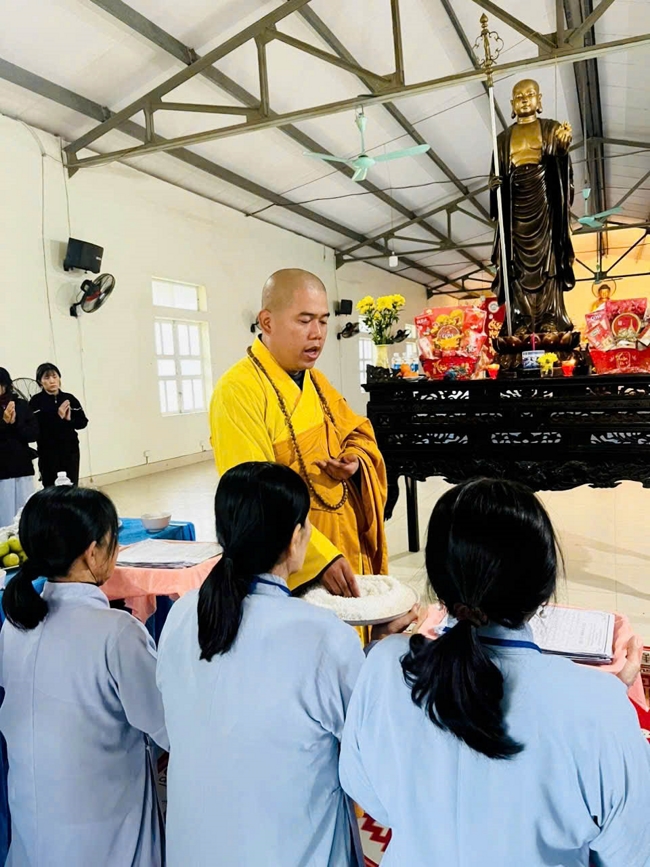 Chùa Đống Cao (Thanh Hóa) - Khoá tu cuối năm: Lễ tất niên và phát quà tết Bính Ngọ.