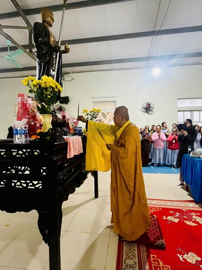 Chùa Đống Cao (Thanh Hóa) - Khoá tu cuối năm: Lễ tất niên và phát quà tết Bính Ngọ.