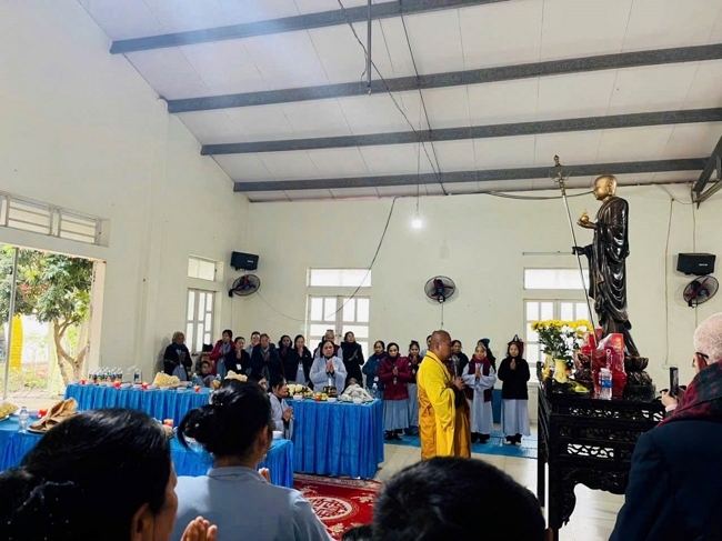 Chùa Đống Cao (Thanh Hóa) - Khoá tu cuối năm: Lễ tất niên và phát quà tết Bính Ngọ.